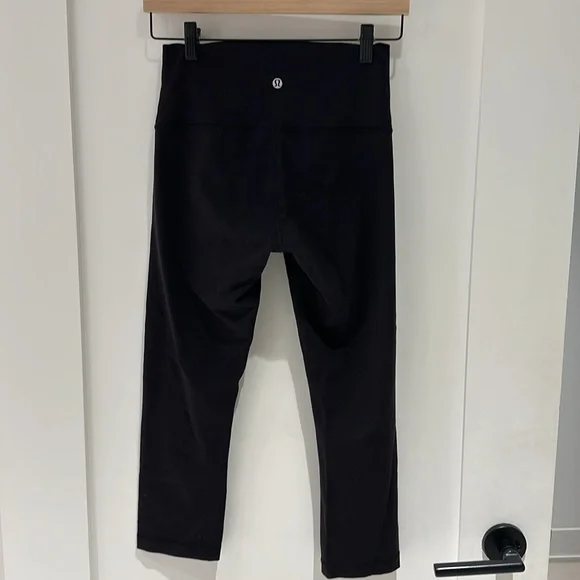 Lululemon Wunder leggings. Size 6. - Picture 3 of 5